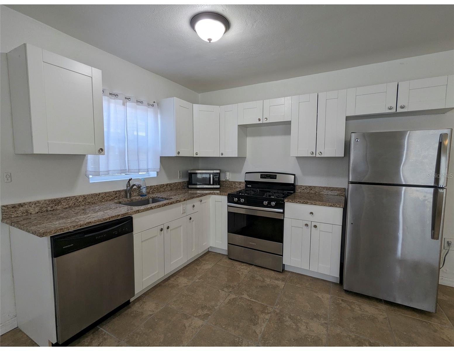 411 S Albany Ave #3 Property Photo 4