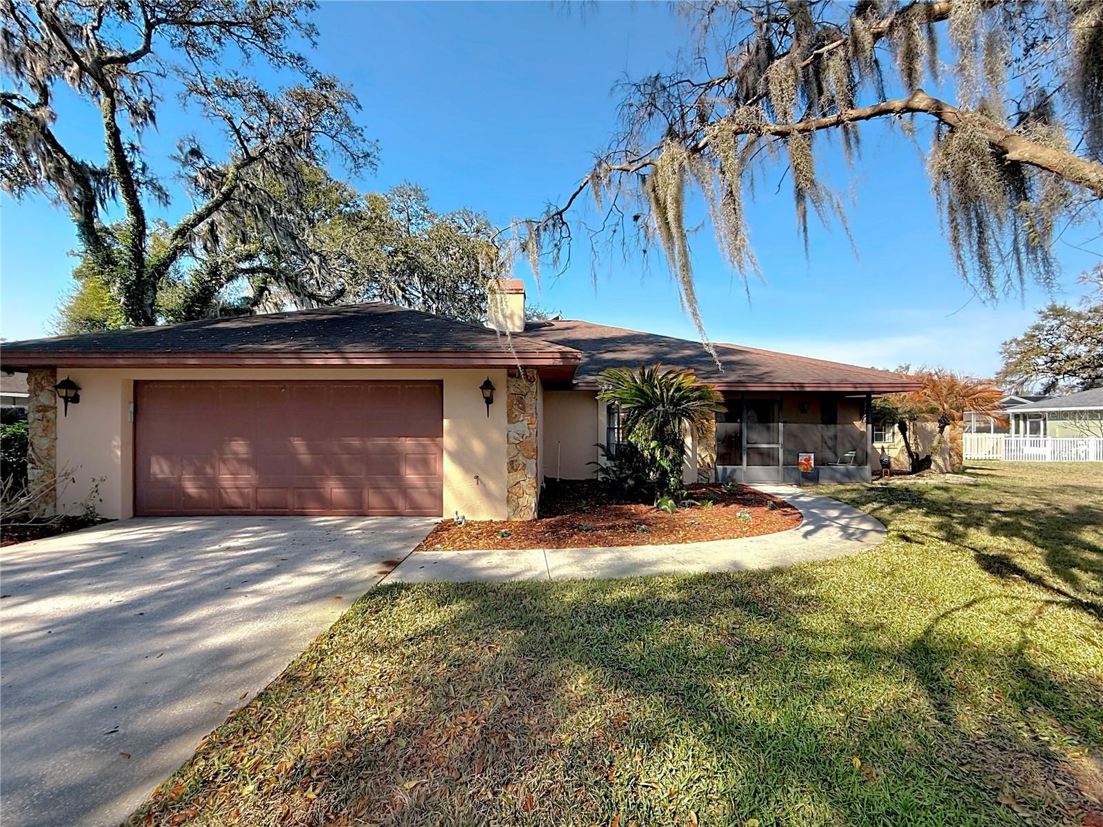 452 Summit Chase Dr Property Photo 1