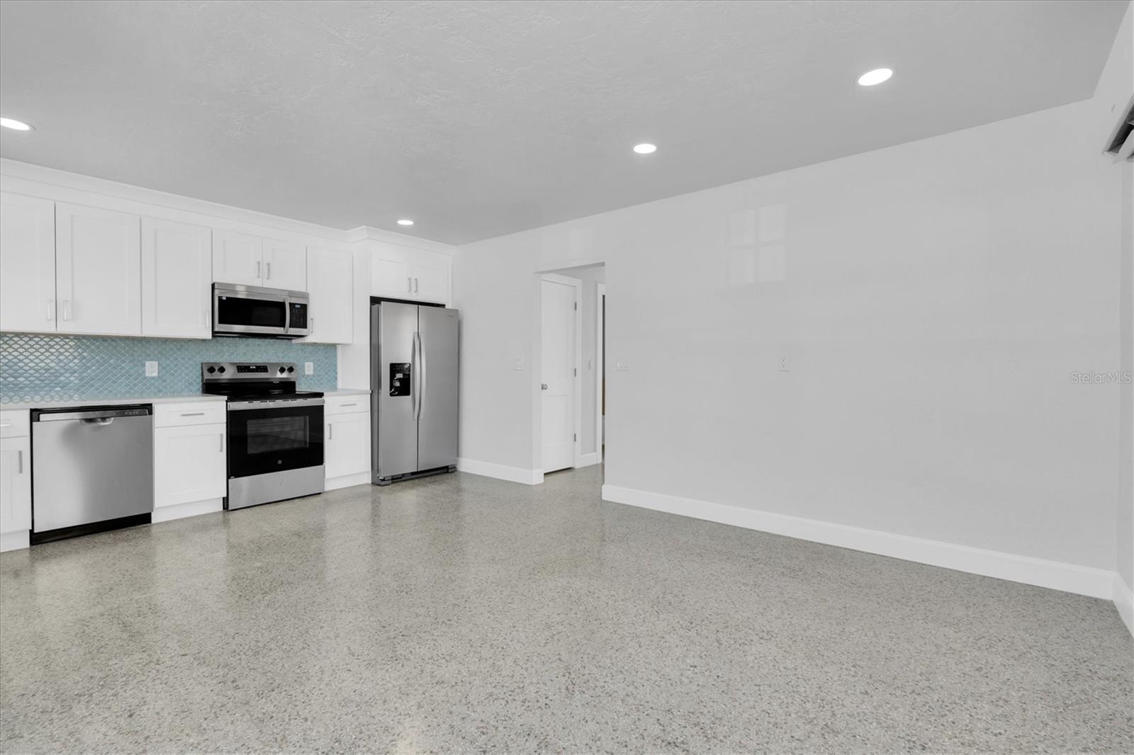 119 147th Ave E Property Photo 9
