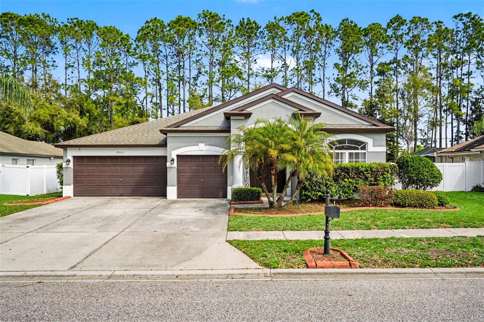 20835 Riverforest Dr Property Photo 1