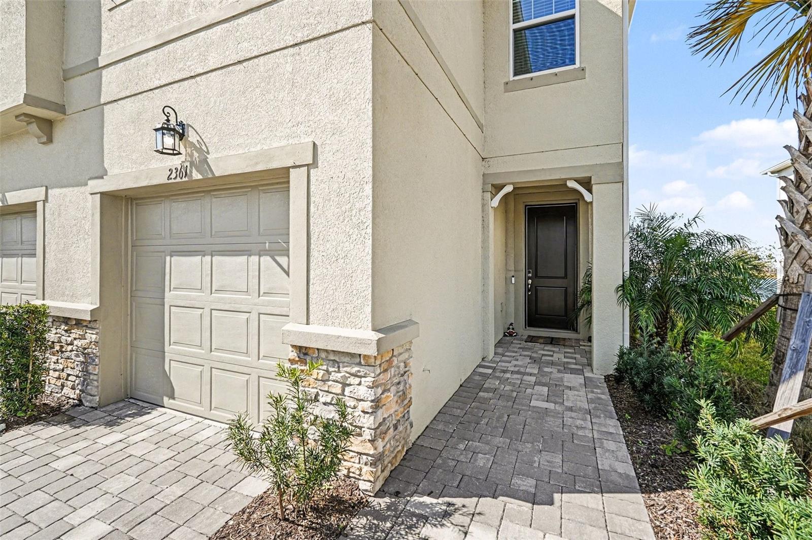 2361 Summerlit St Property Photo 4