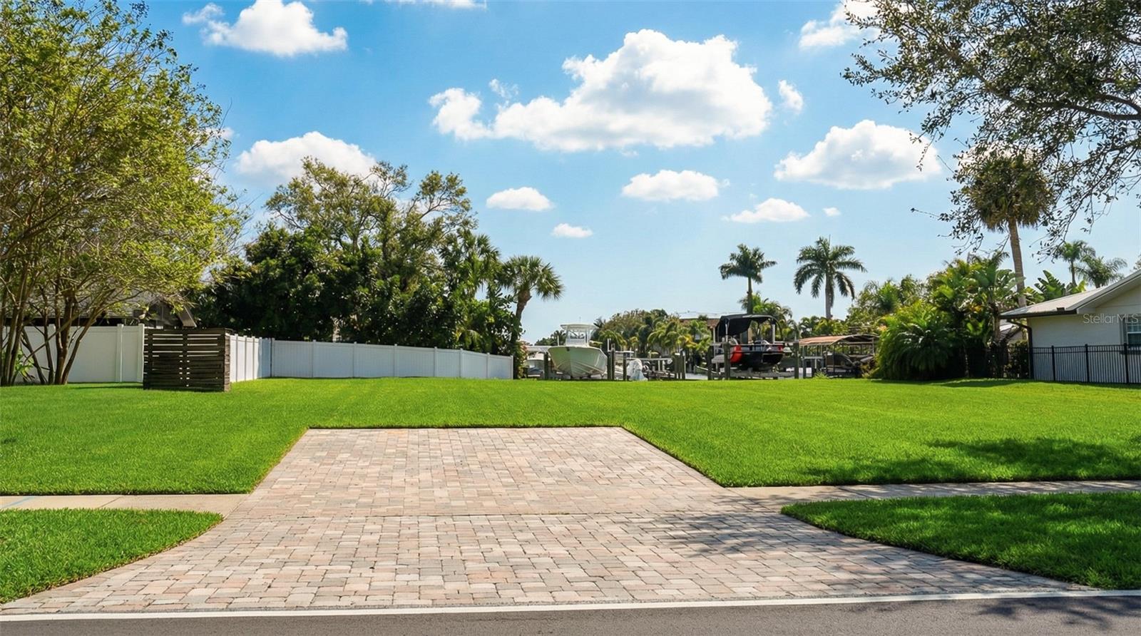 3904 Dana Shores Dr Property Photo 4