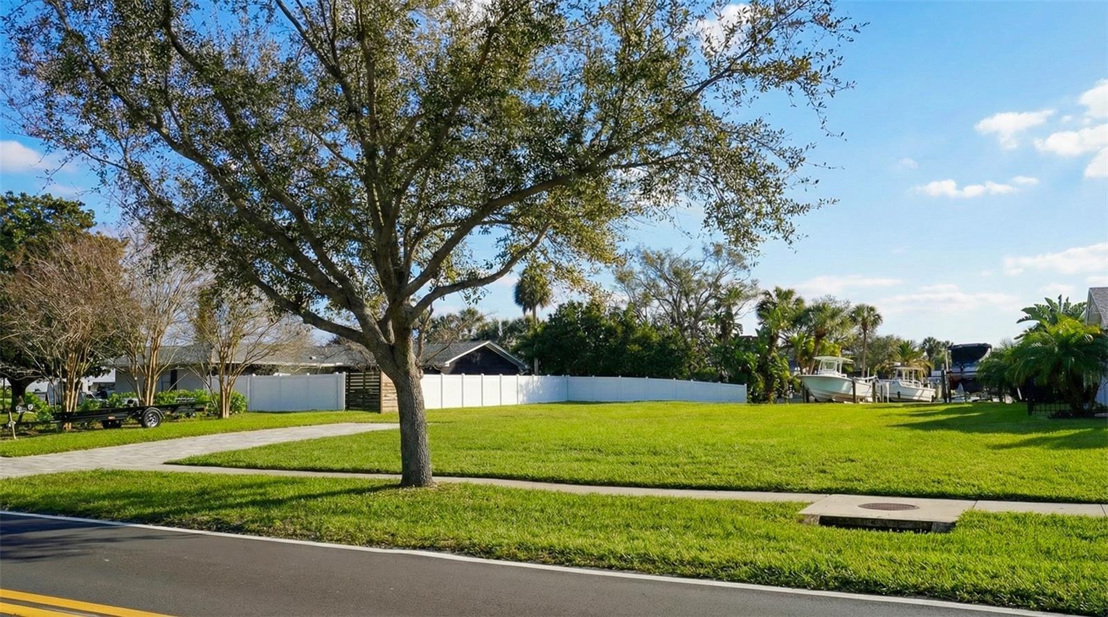 3904 Dana Shores Dr Property Photo 5
