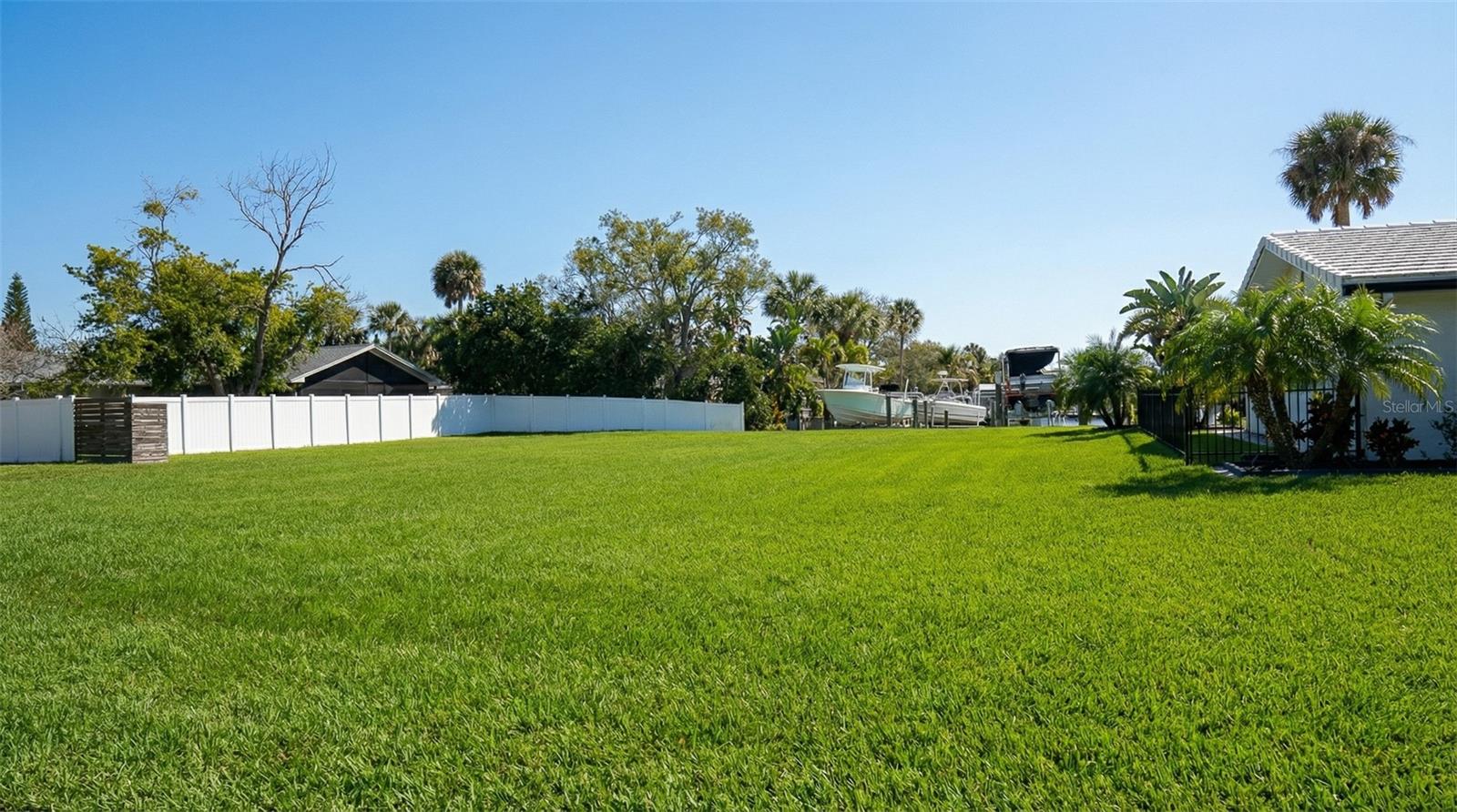 3904 Dana Shores Dr Property Photo 6