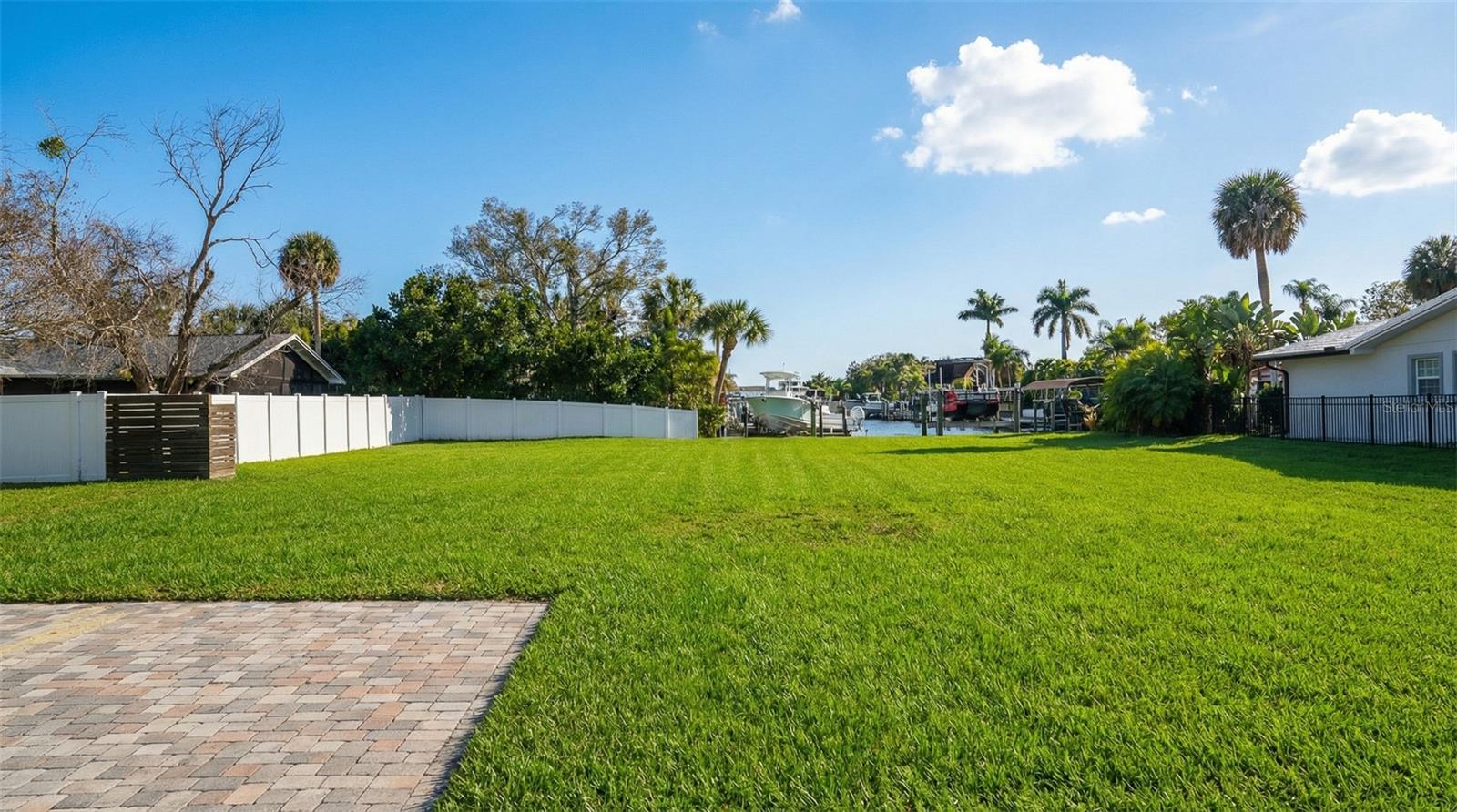 3904 Dana Shores Dr Property Photo 7