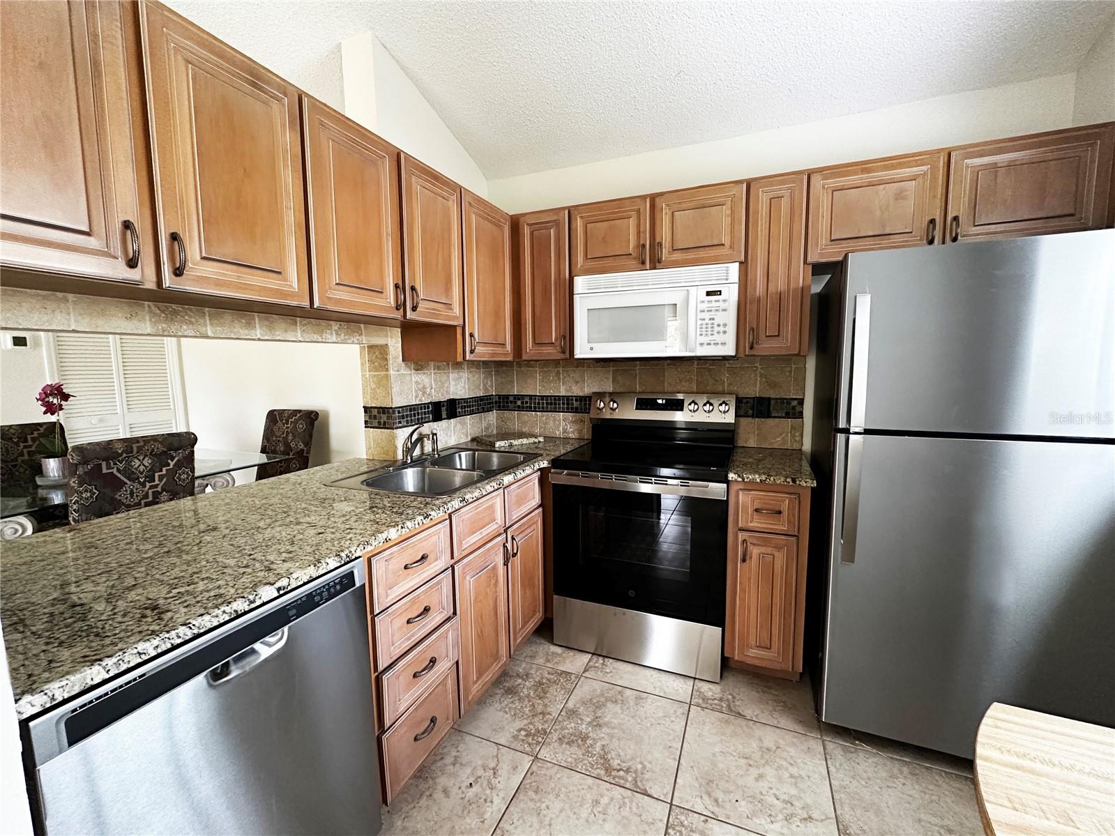 5654 Gardens Dr Property Photo 7