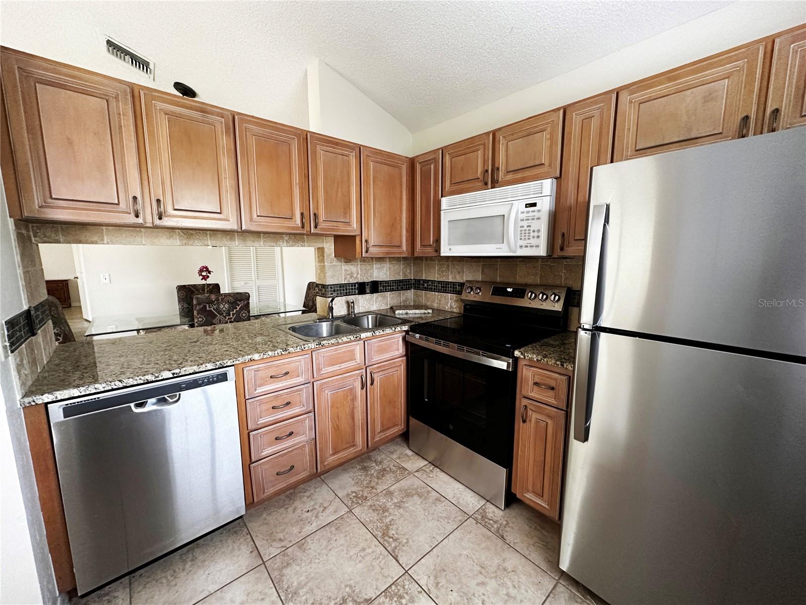 5654 Gardens Dr Property Photo 8