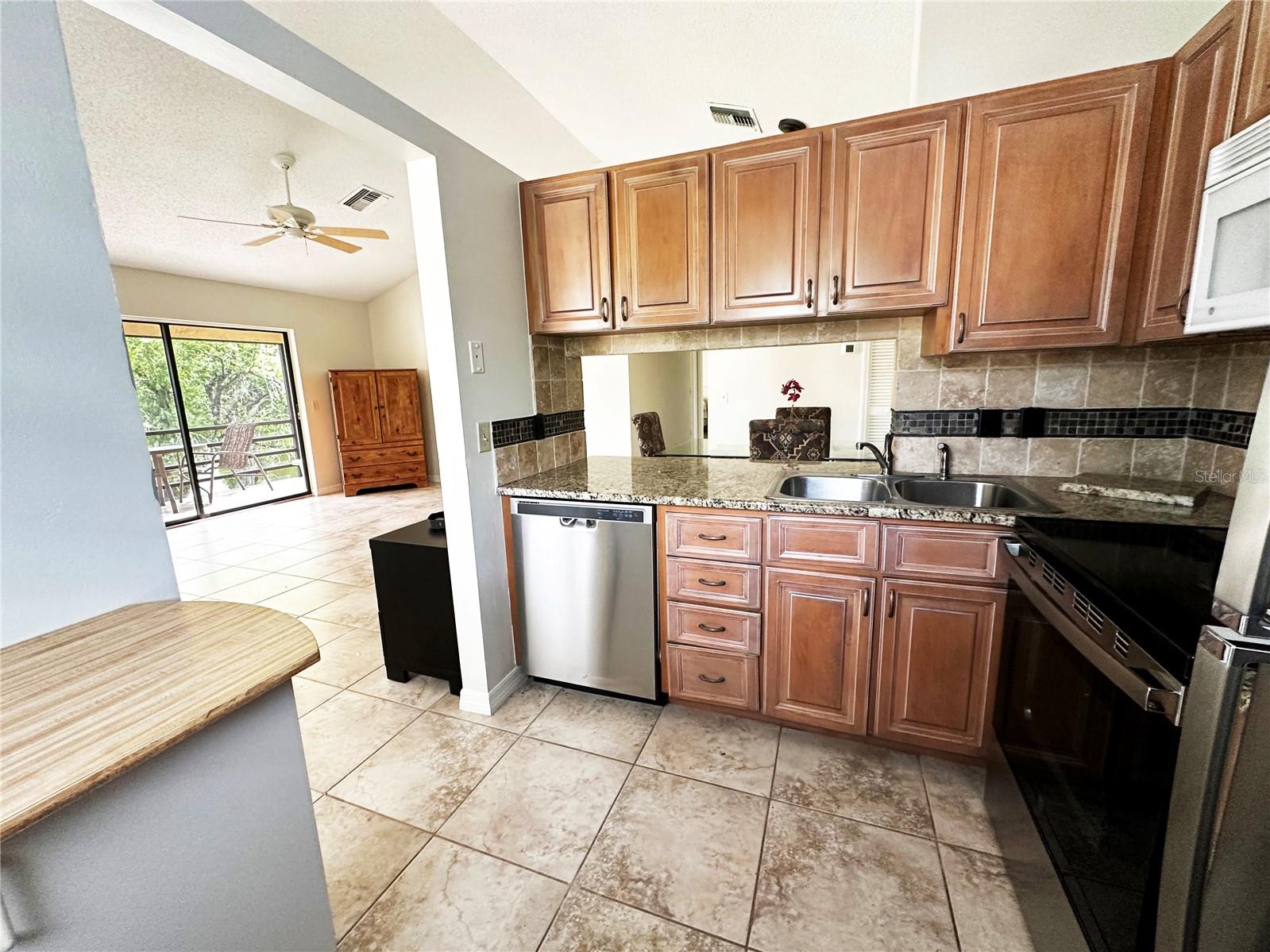 5654 Gardens Dr Property Photo 9