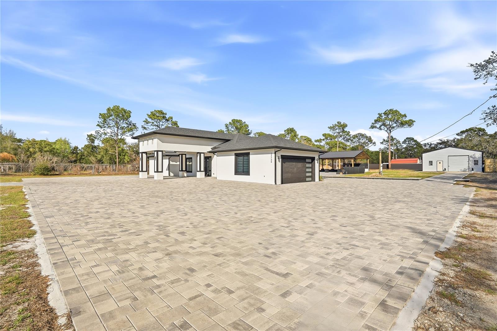17736 Overstreet Ln Property Photo 4
