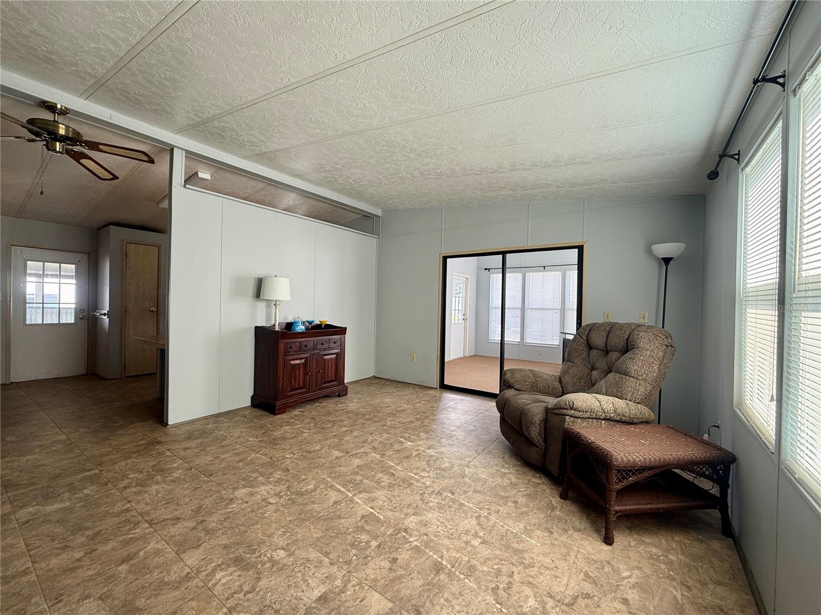 225 N Saint Thomas Cir Property Photo 3
