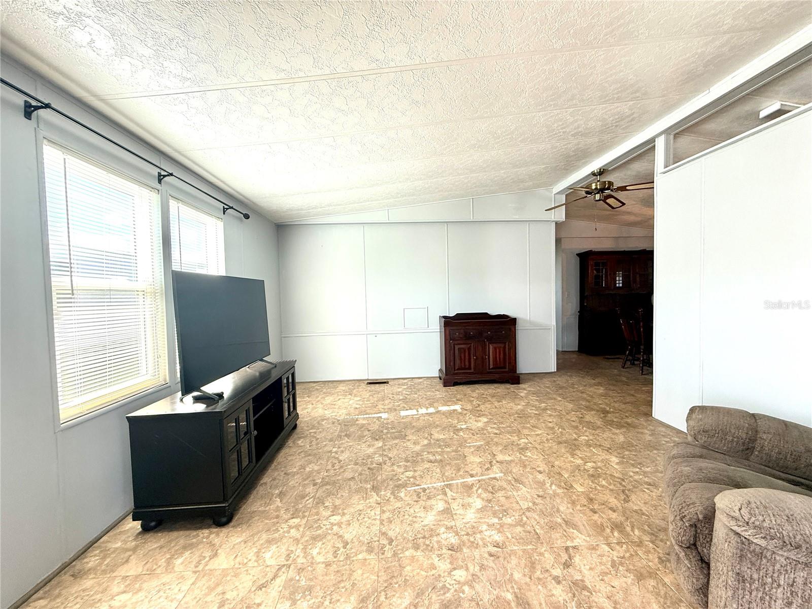 225 N Saint Thomas Cir Property Photo 4