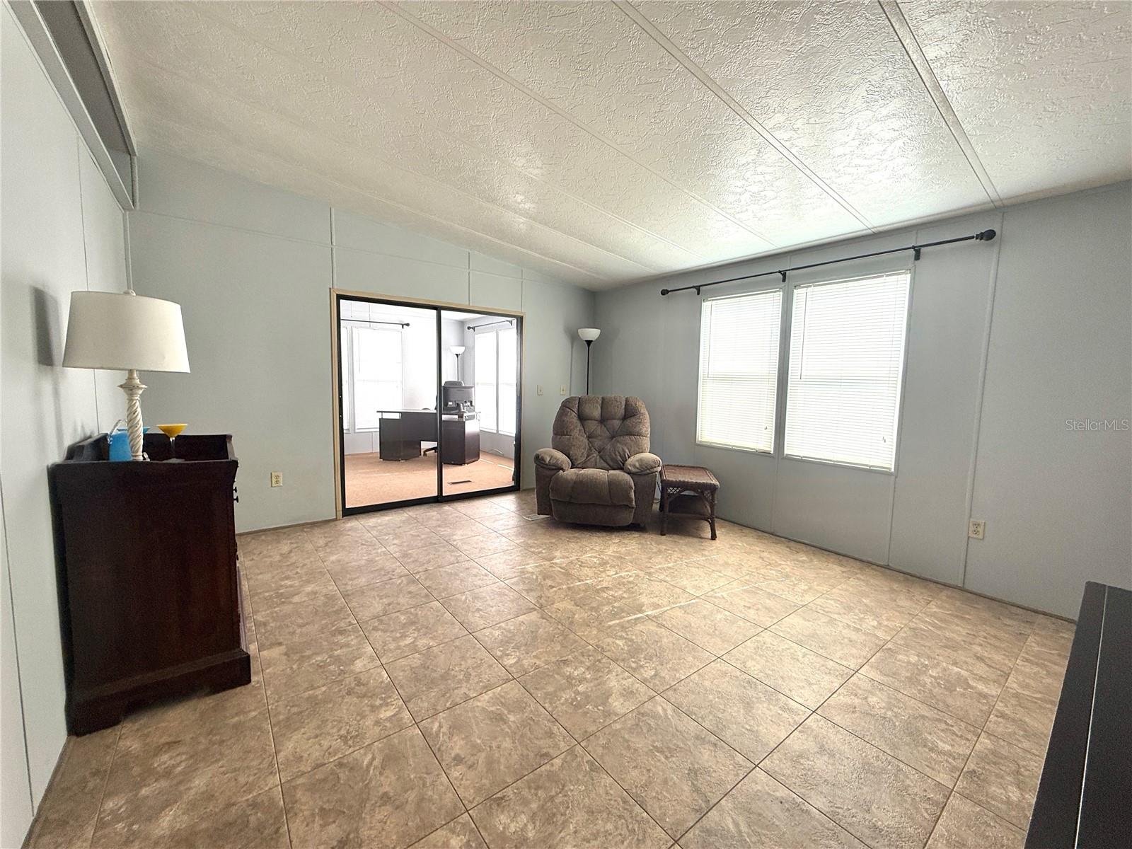 225 N Saint Thomas Cir Property Photo 4