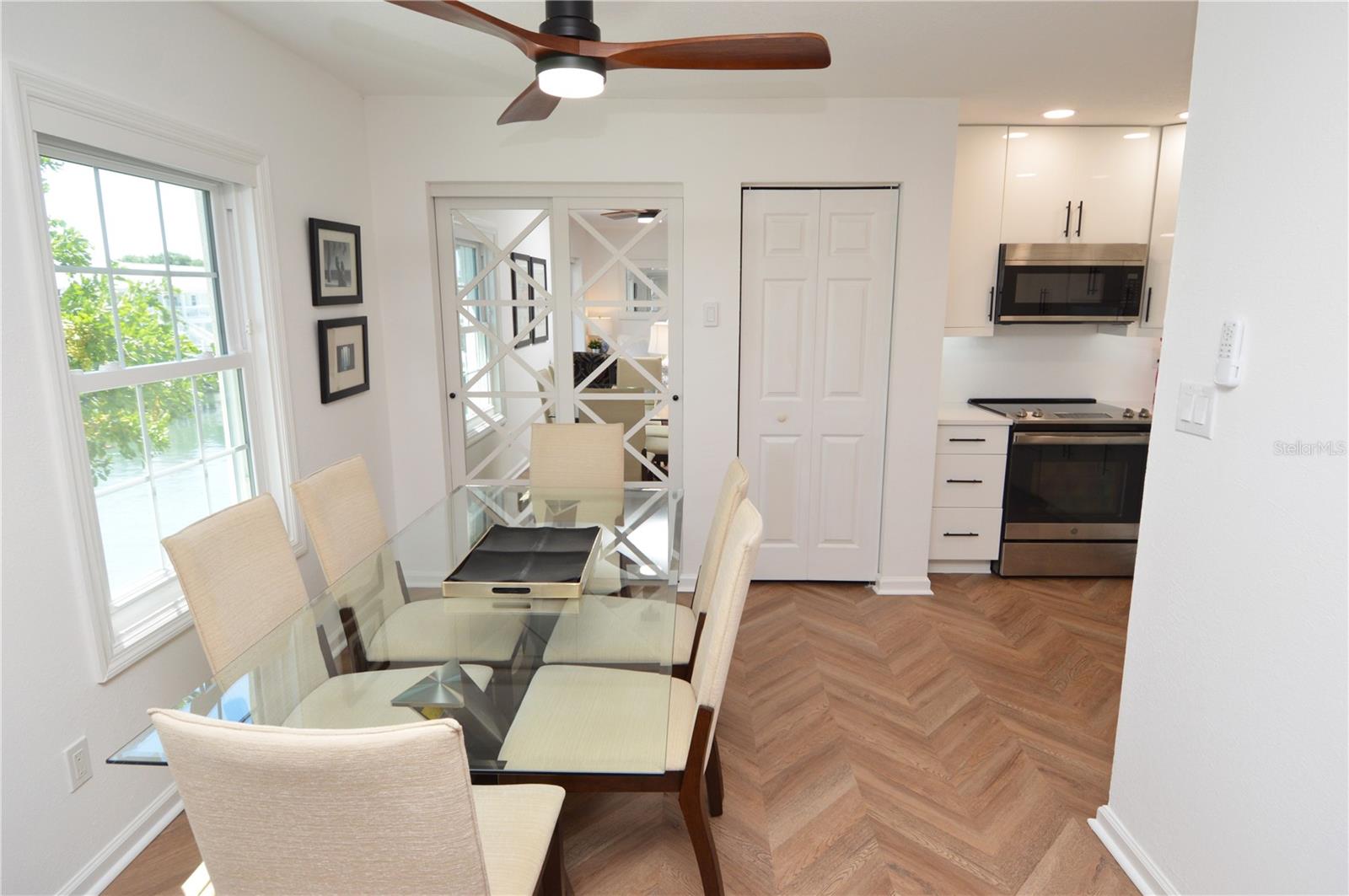 5048 Beach Dr Se #f Property Photo 8