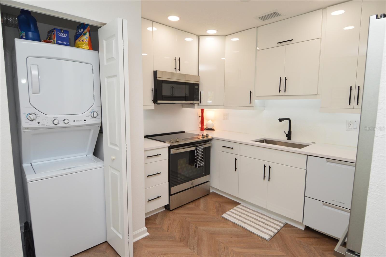 5048 Beach Dr Se #f Property Photo 11