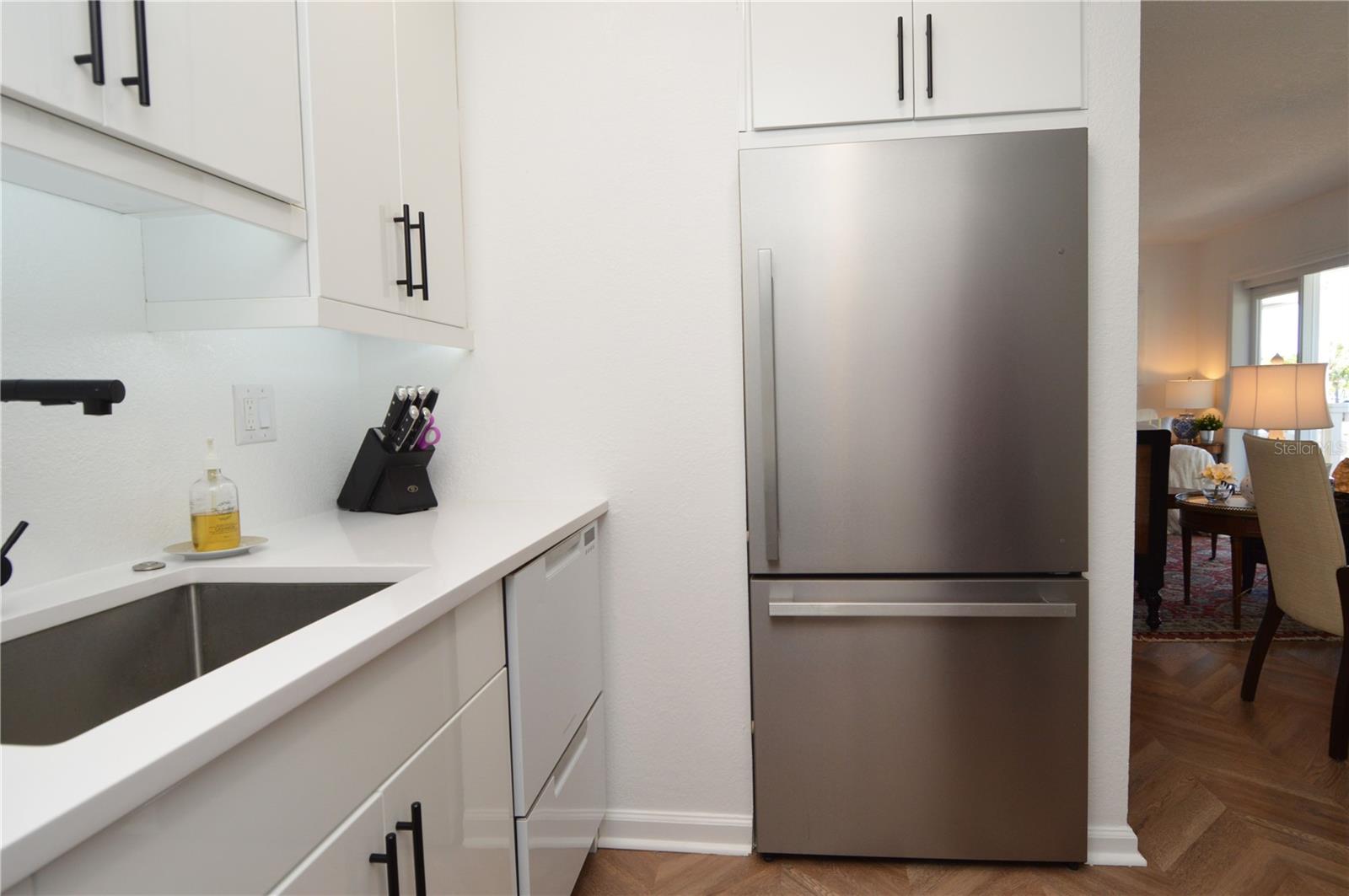 5048 Beach Dr Se #f Property Photo 14
