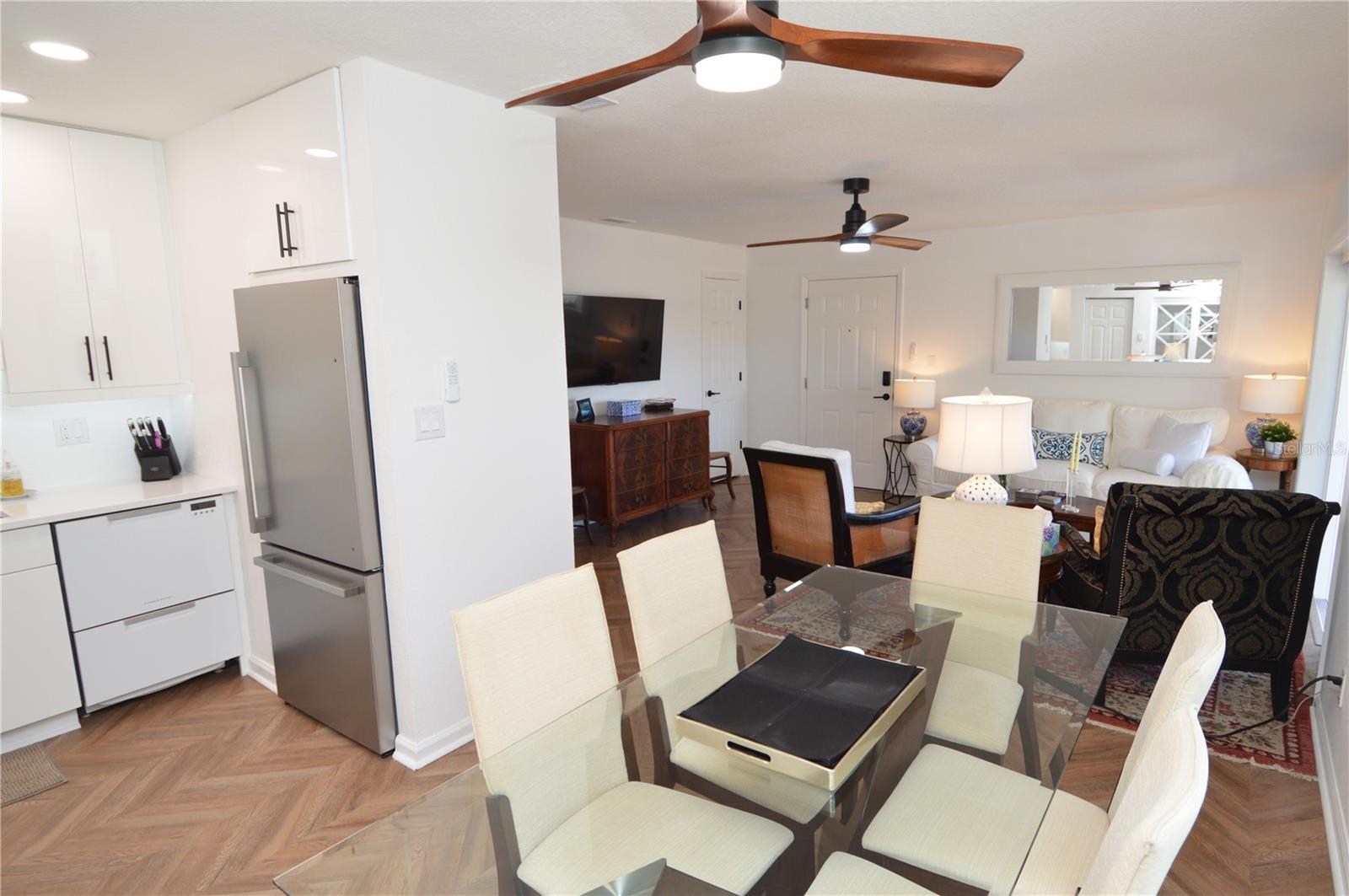 5048 Beach Dr Se #f Property Photo 16