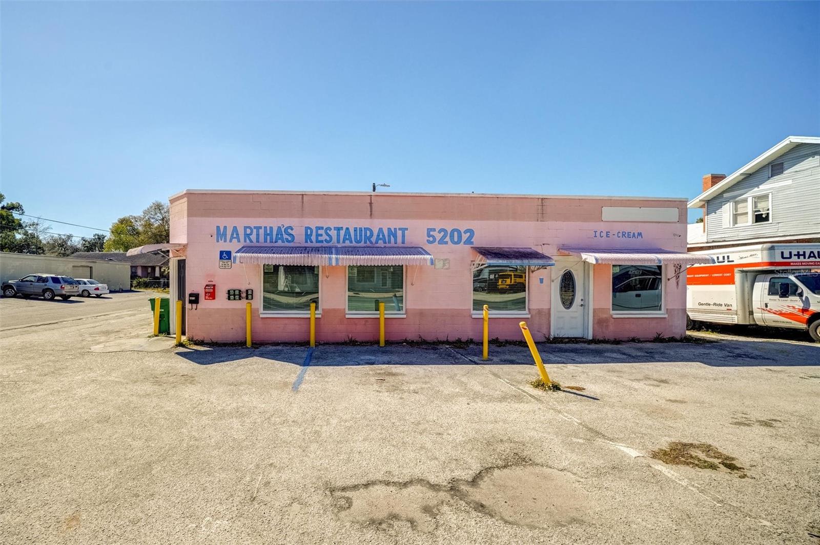 5202 N NEBRASKA AVE E Property Photo 1