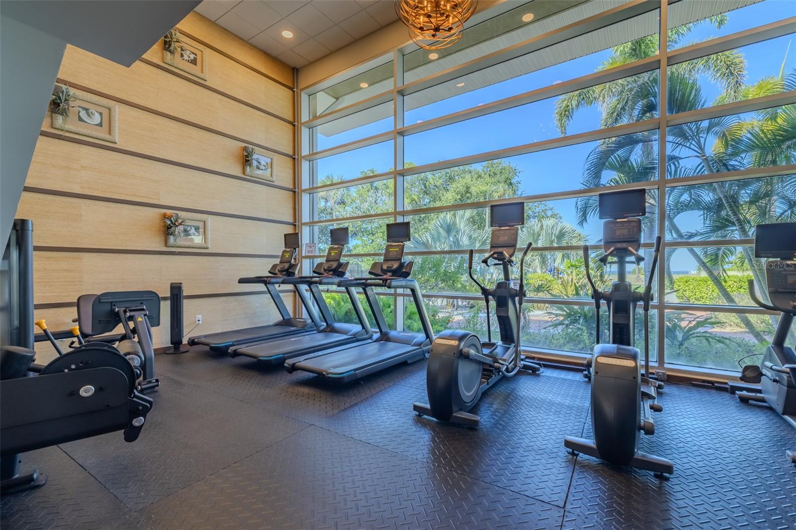 611 Destiny Dr #101 Property Photo 30
