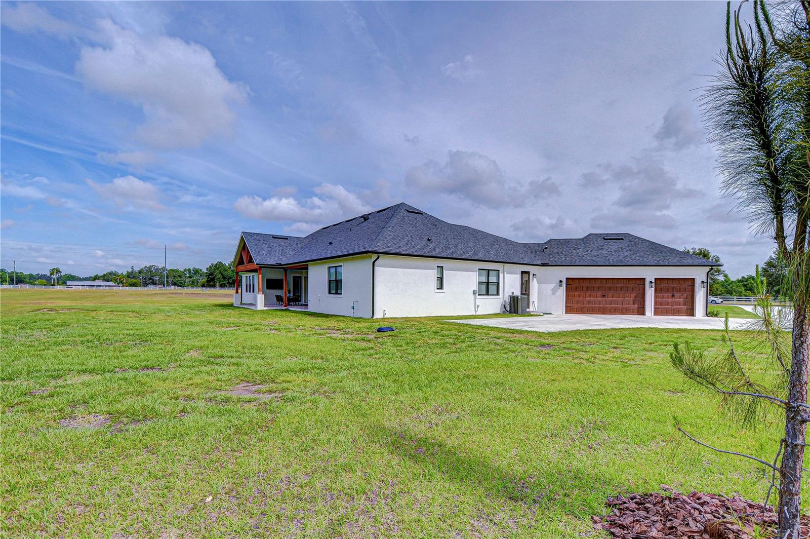 111 Alafia Estates Ln Property Photo 3