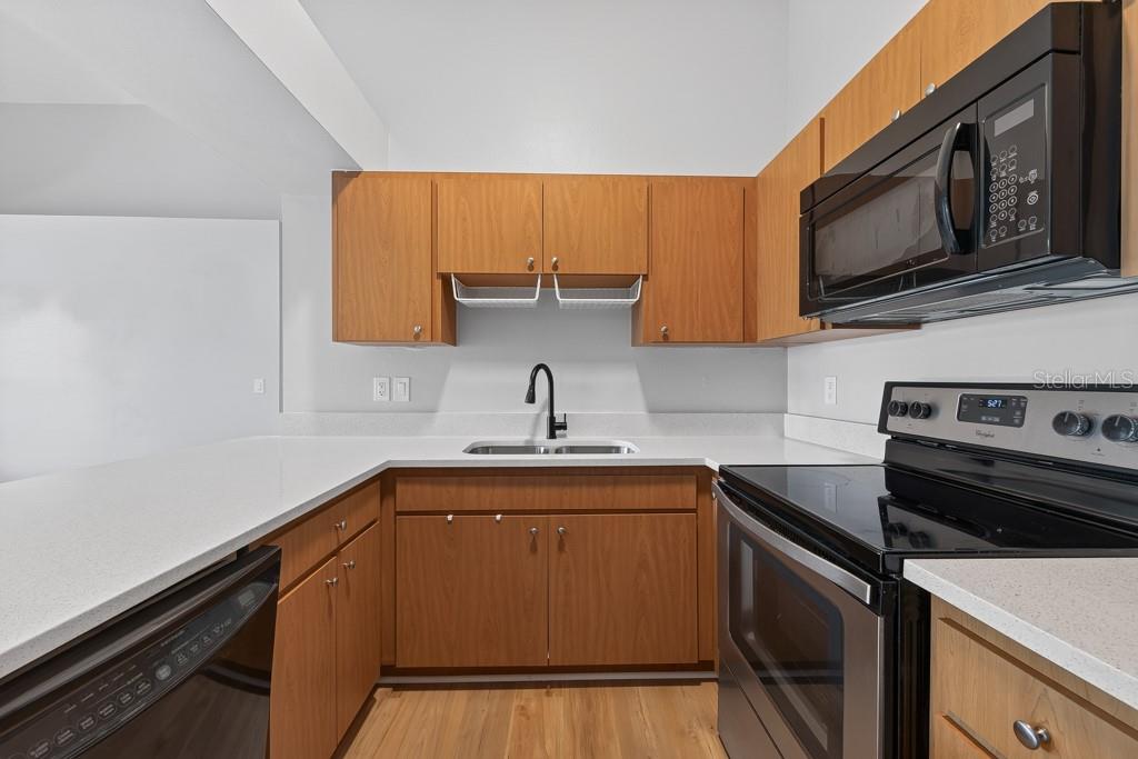 3002 W Cleveland St #d11 Property Photo 17