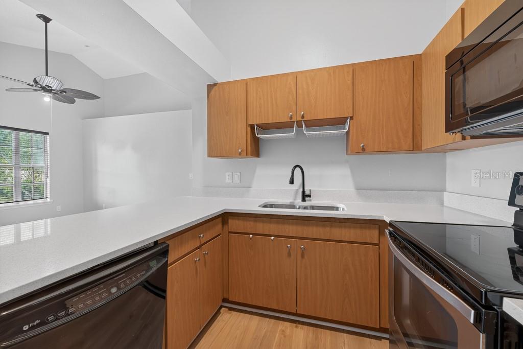 3002 W Cleveland St #d11 Property Photo 18