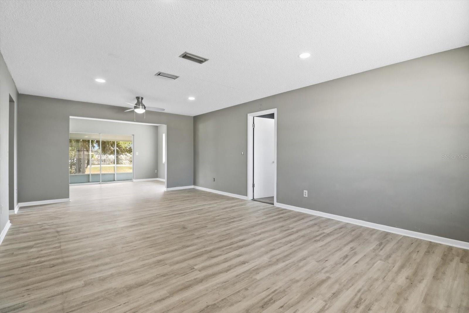 5188 Woodridge Ln Property Photo 6