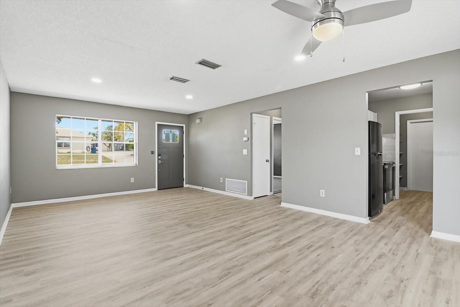 5188 Woodridge Ln Property Photo 8