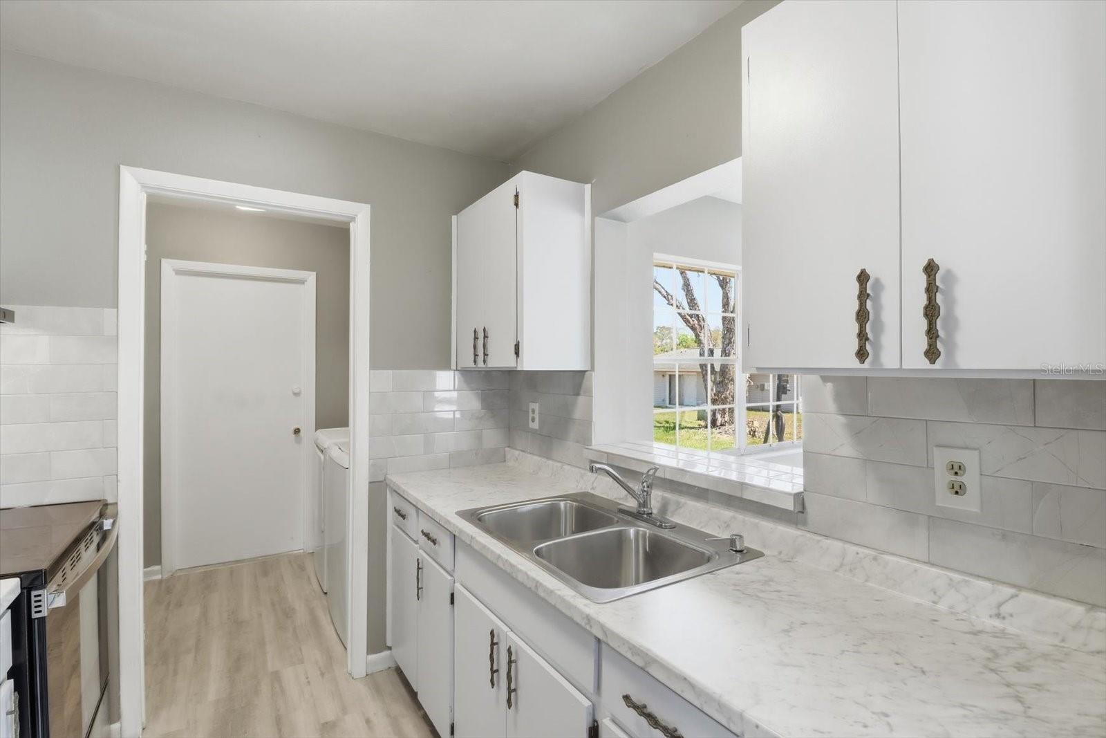 5188 Woodridge Ln Property Photo 10