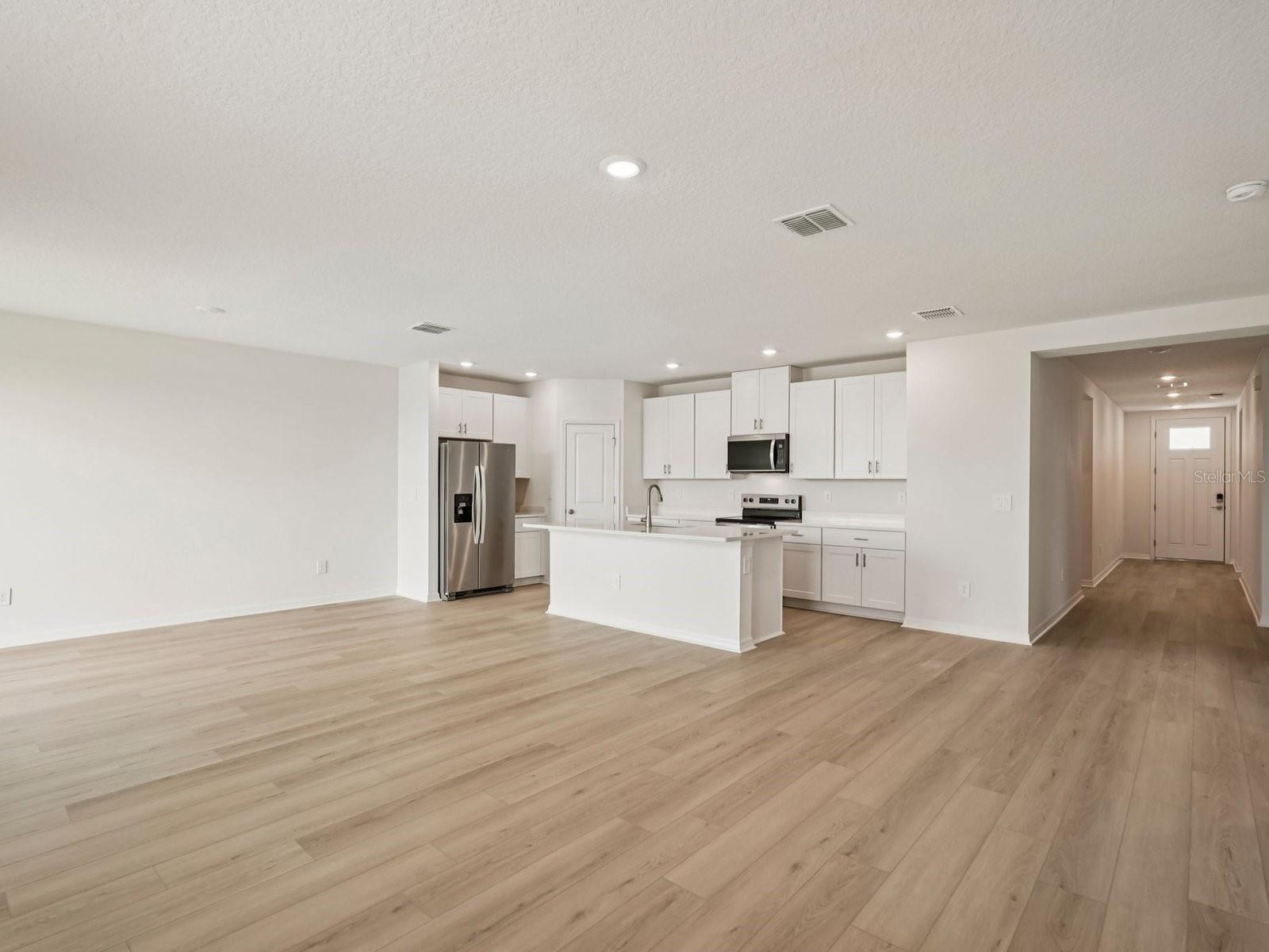 10432 Abundance Grove Way Property Photo 3