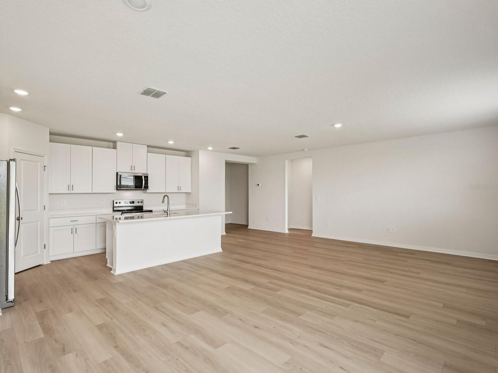 10432 Abundance Grove Way Property Photo 4
