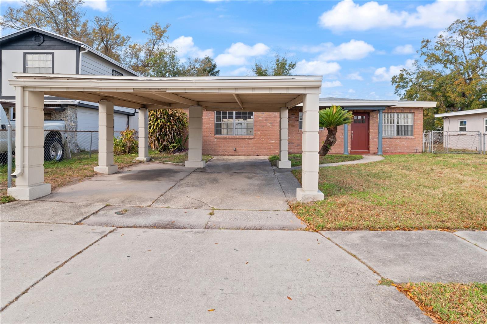 6206 N Lois Ave Property Photo 1
