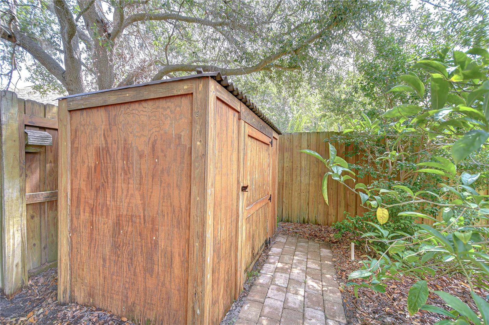 7107 Colonial Lake Dr Property Photo 4