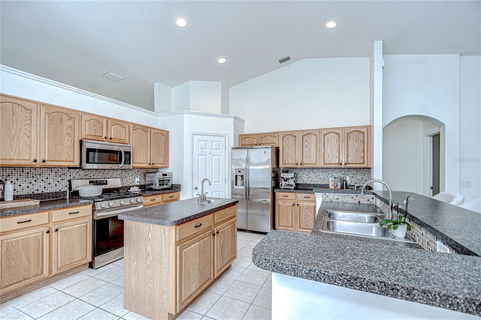 7107 Colonial Lake Dr Property Photo 8