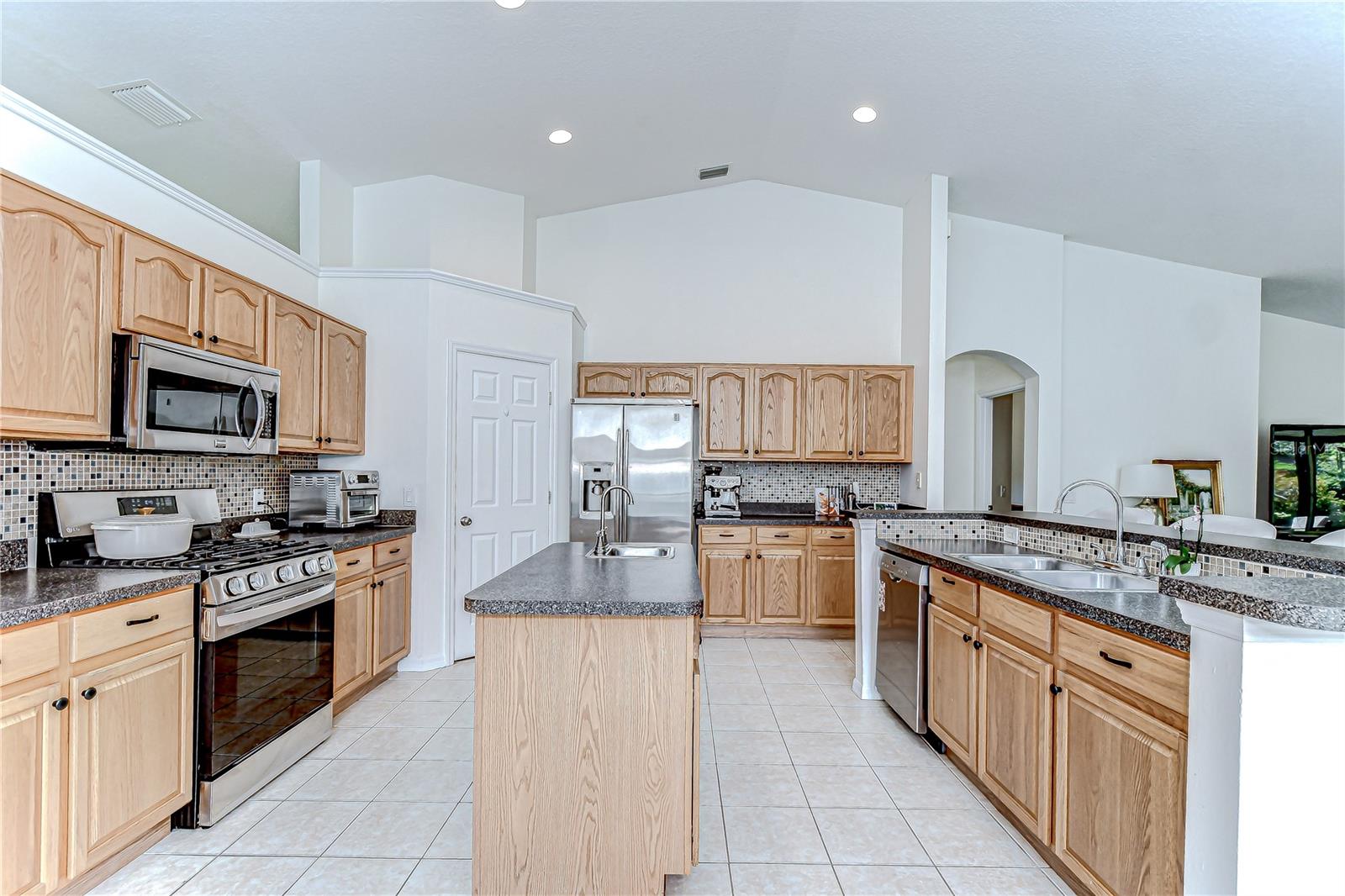 7107 Colonial Lake Dr Property Photo 9