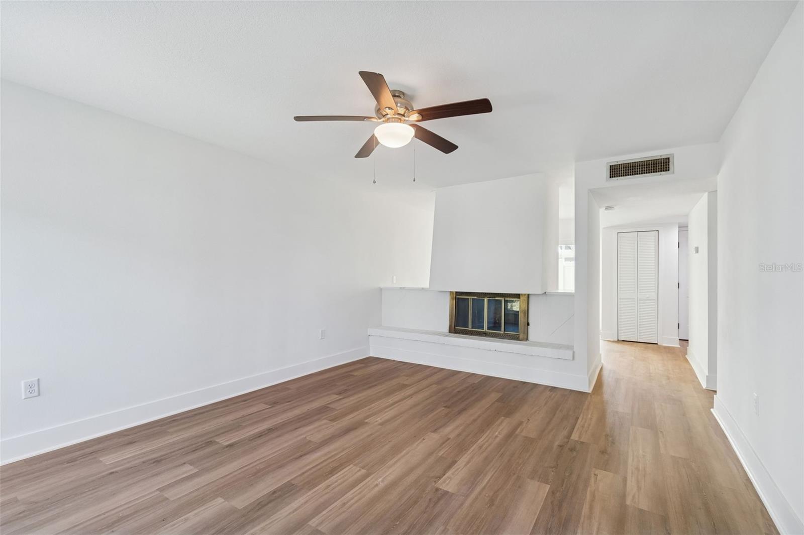 1 Windrush Blvd #23 Property Photo 22