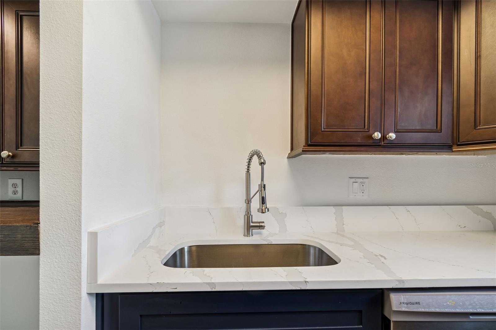 1 Windrush Blvd #23 Property Photo 26