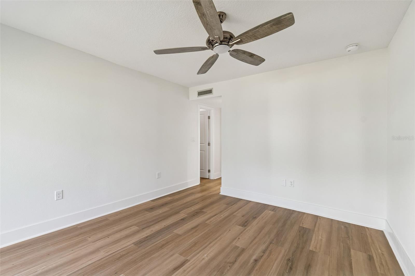 1 Windrush Blvd #23 Property Photo 32