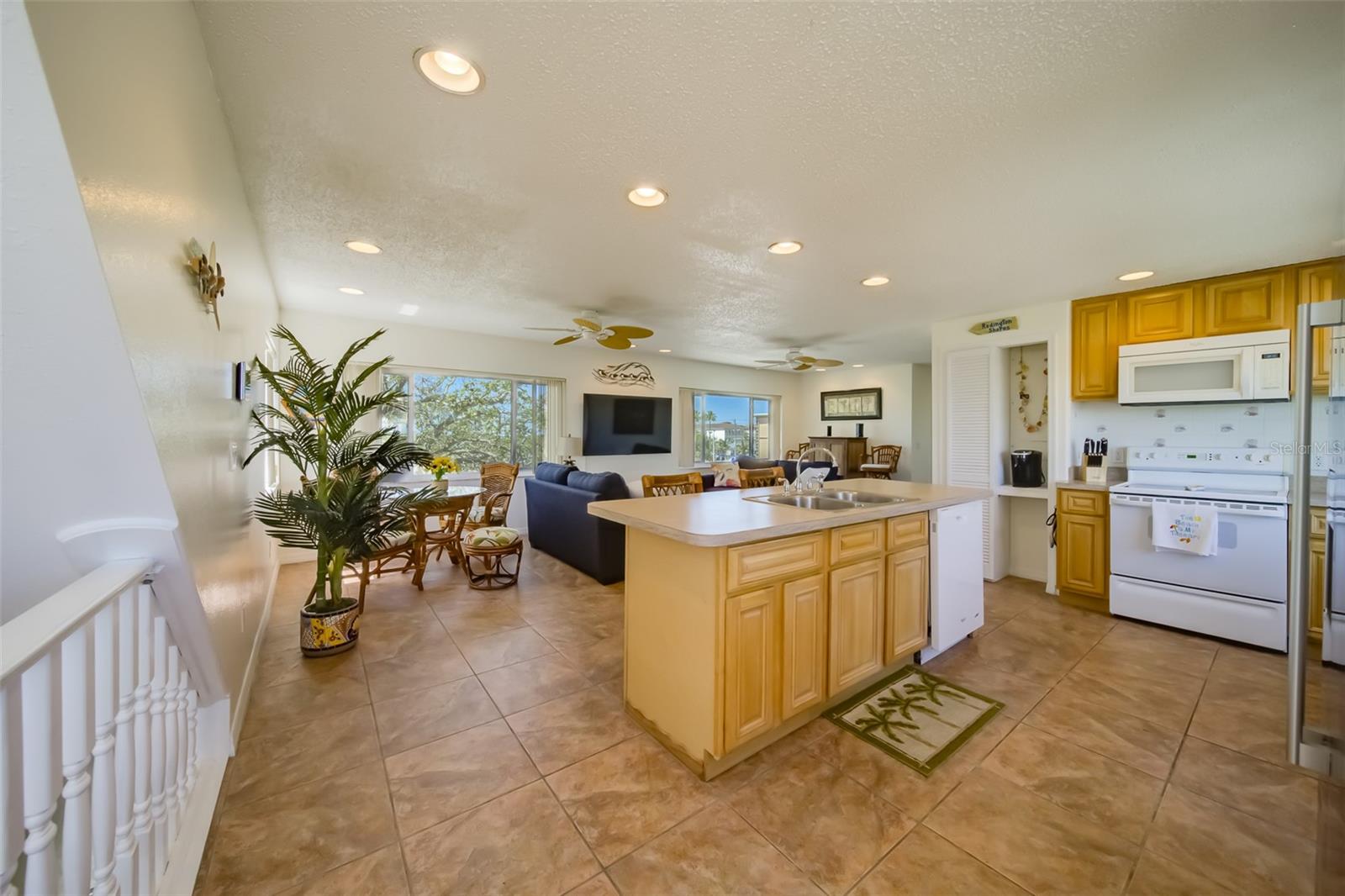 18111 1st St E Property Photo 6