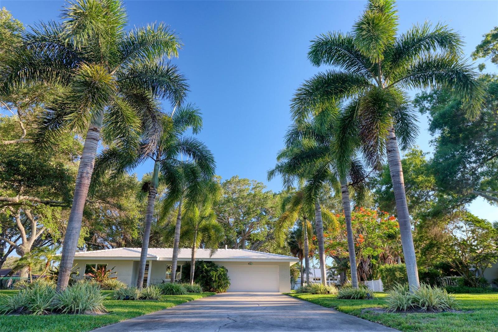 5 Shore Dr Property Photo 3