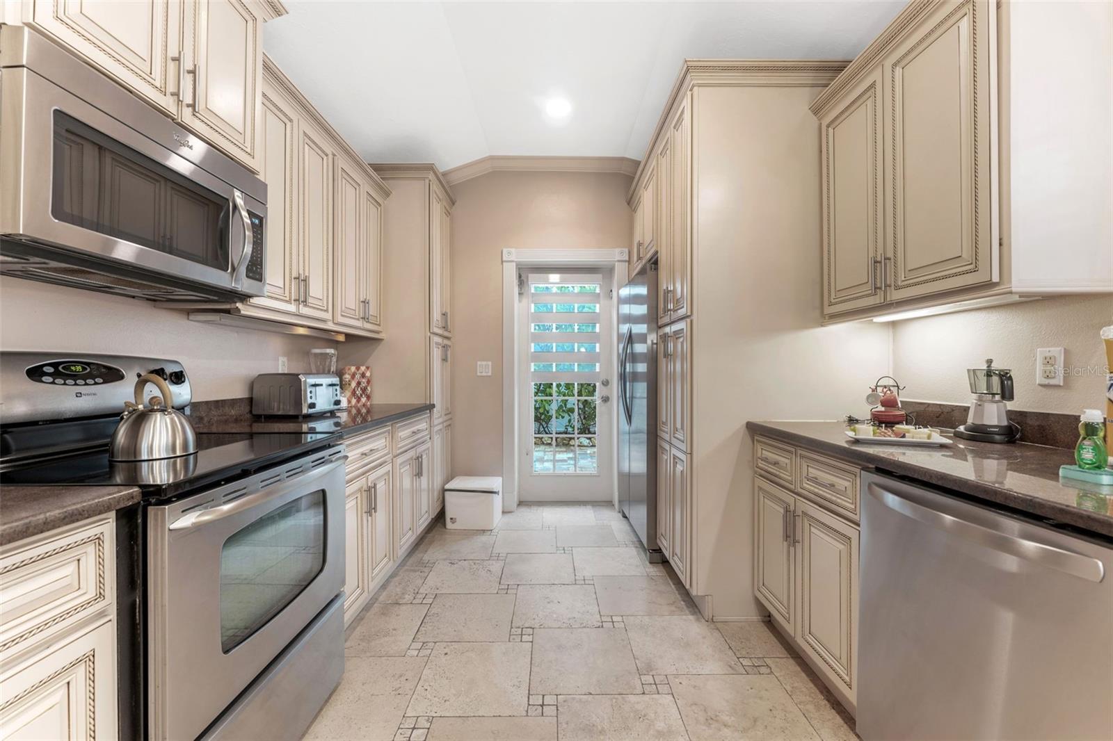 201 54th St Property Photo 6