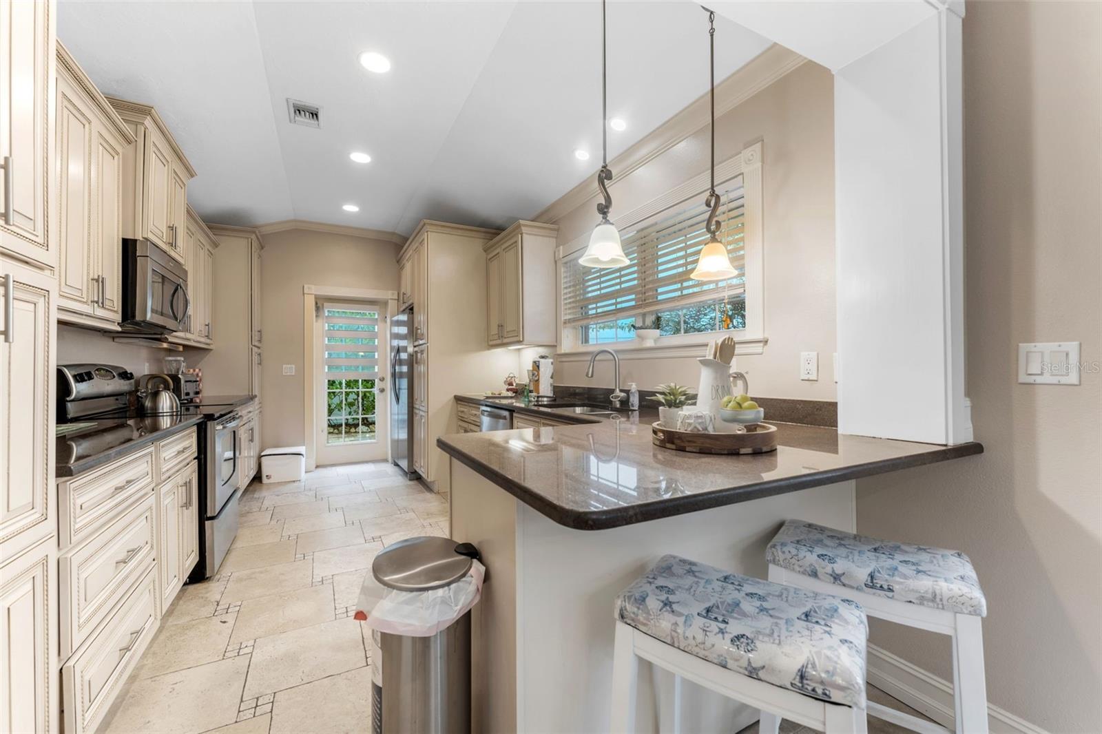 201 54th St Property Photo 7