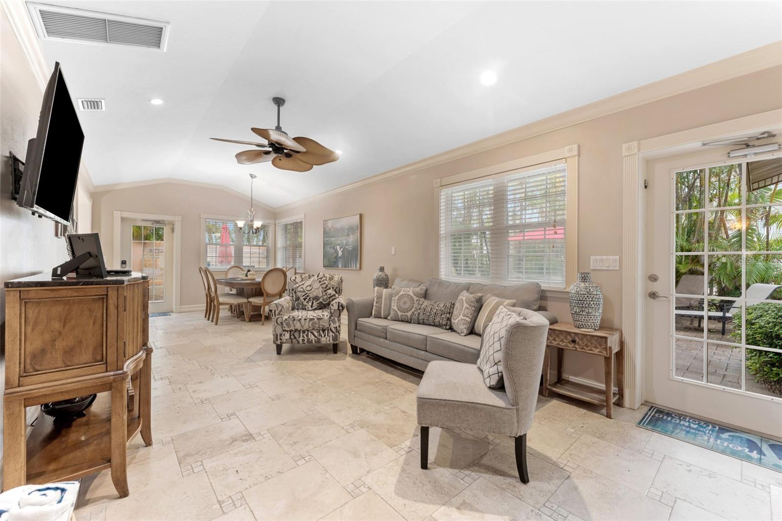 201 54th St Property Photo 9