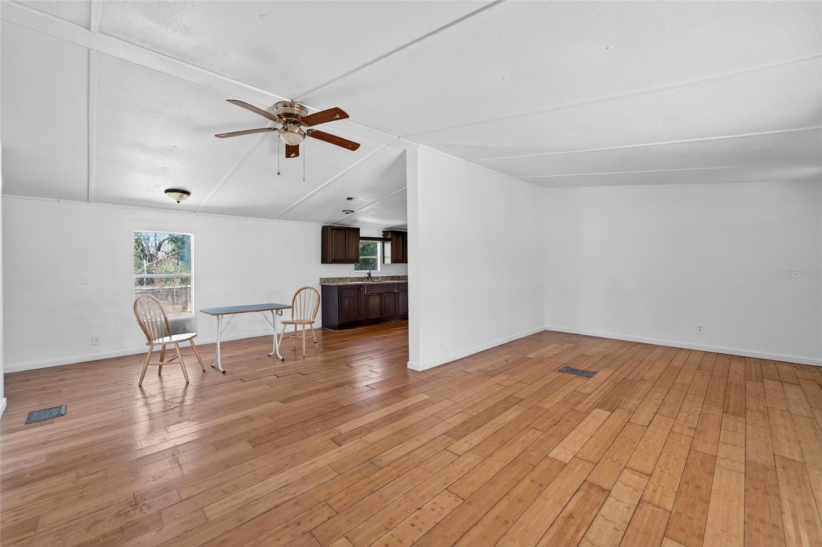 35238 Manuel St Property Photo 2
