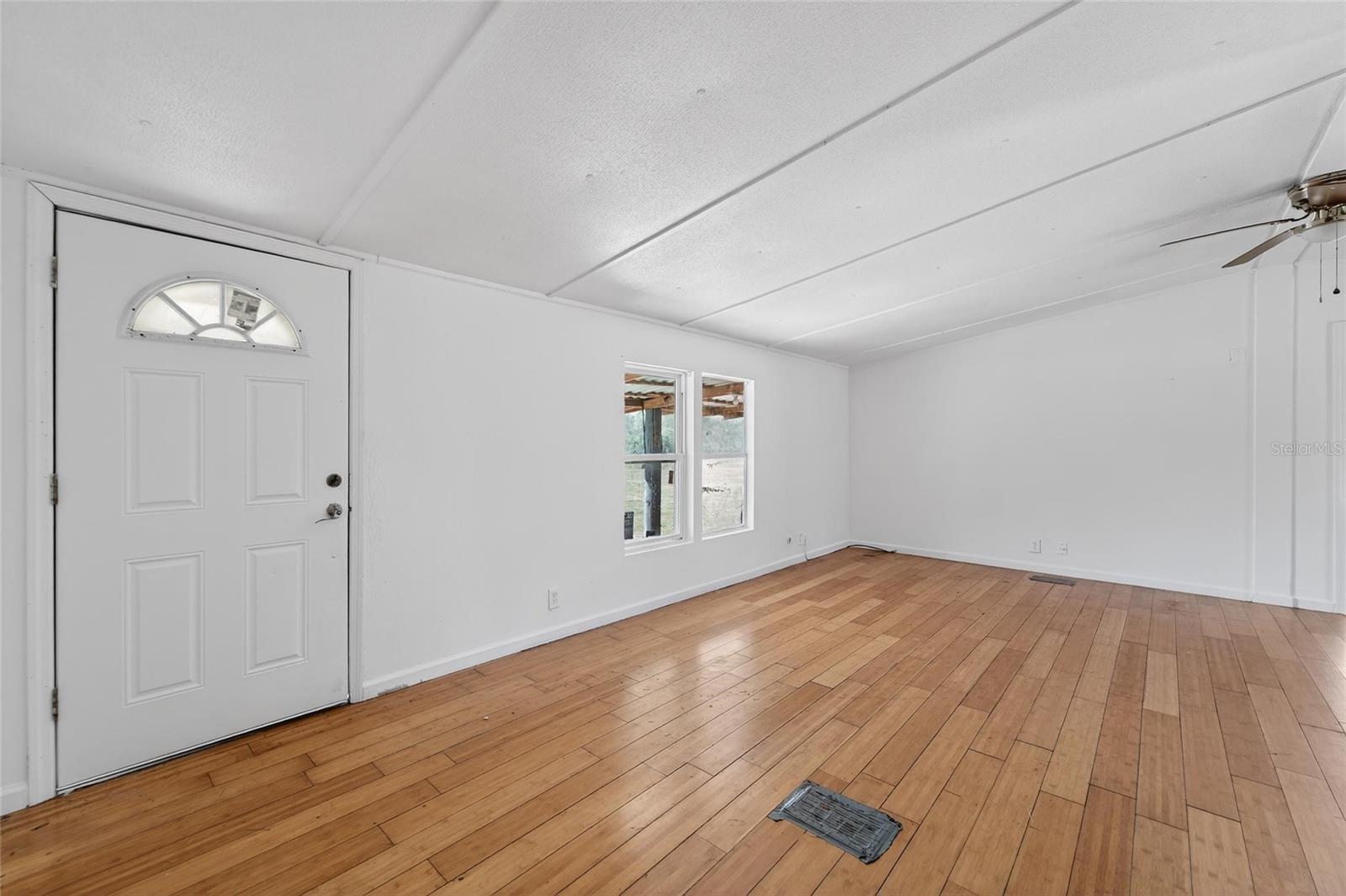 35238 Manuel St Property Photo 16