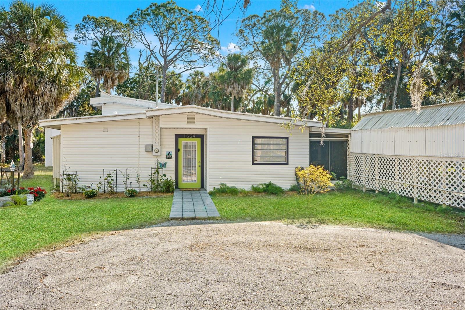 1524 Indian Bay Rd Property Photo 2