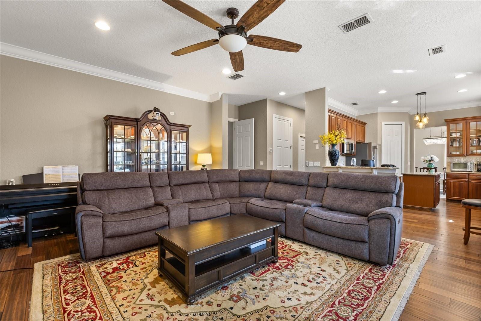 2450 Dahlgren Way Property Photo 8