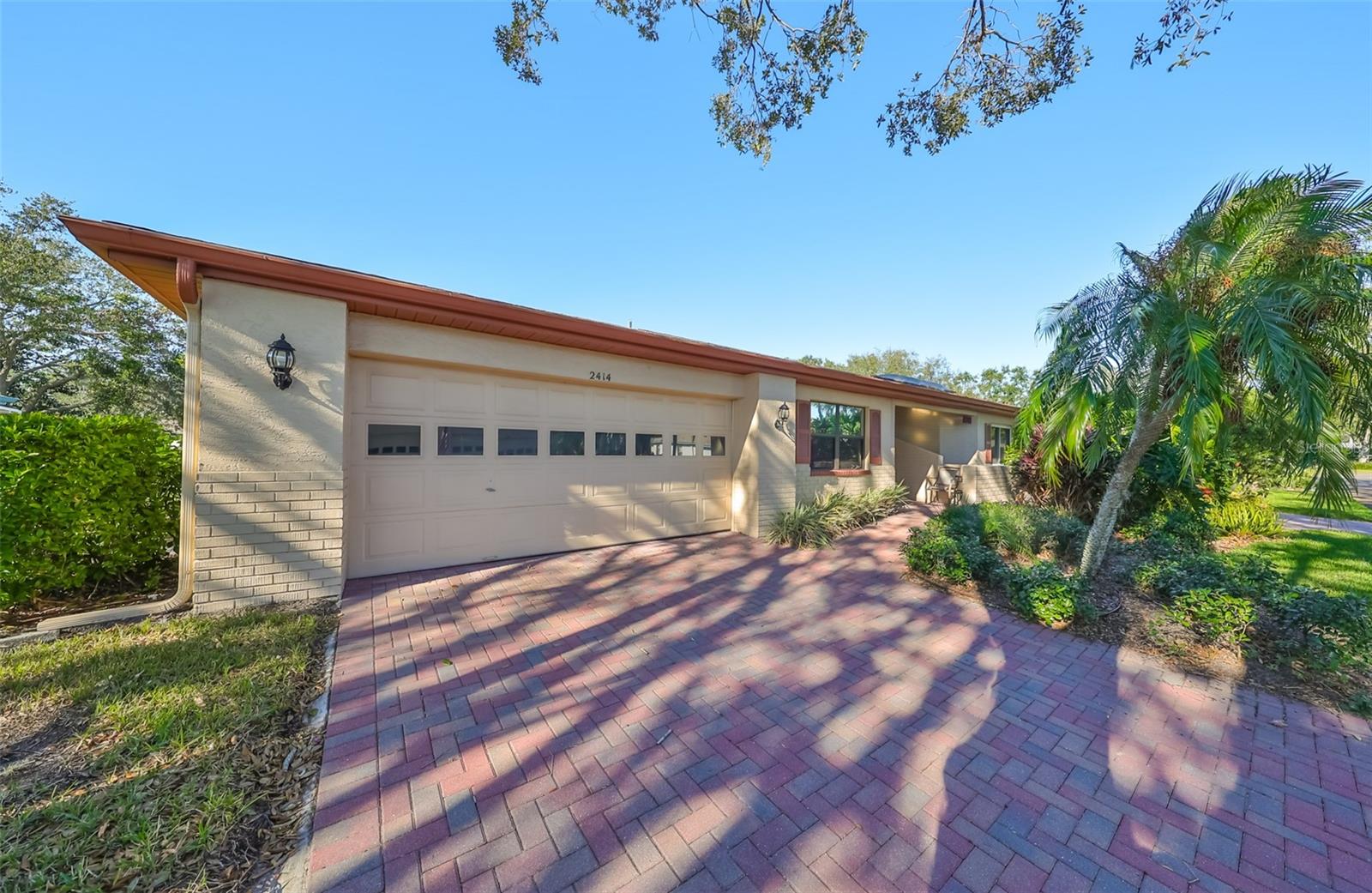2414 Locksley St Property Photo 1