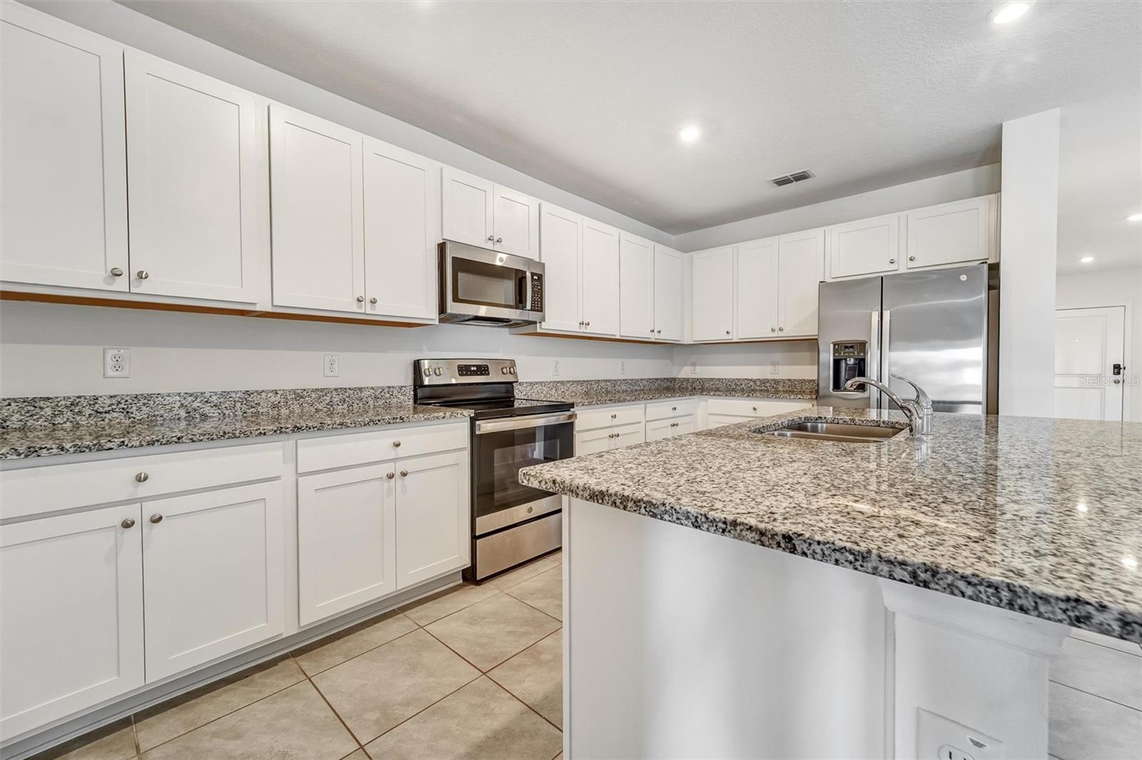 6785 Branham Mill Ct Property Photo 2
