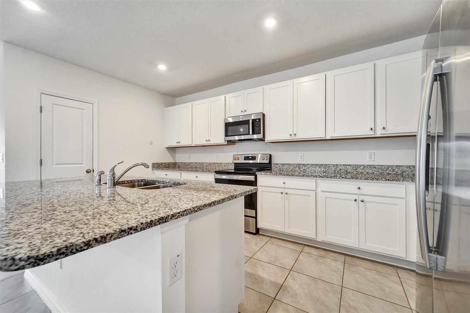 6785 Branham Mill Ct Property Photo 4