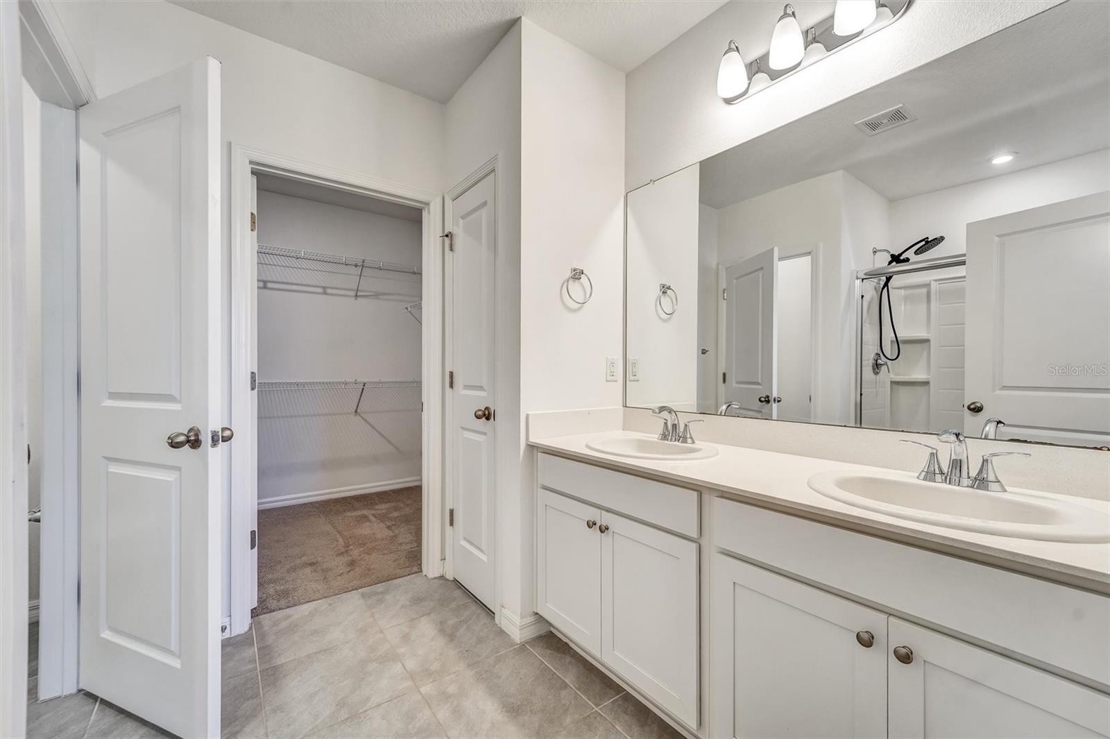 6785 Branham Mill Ct Property Photo 9